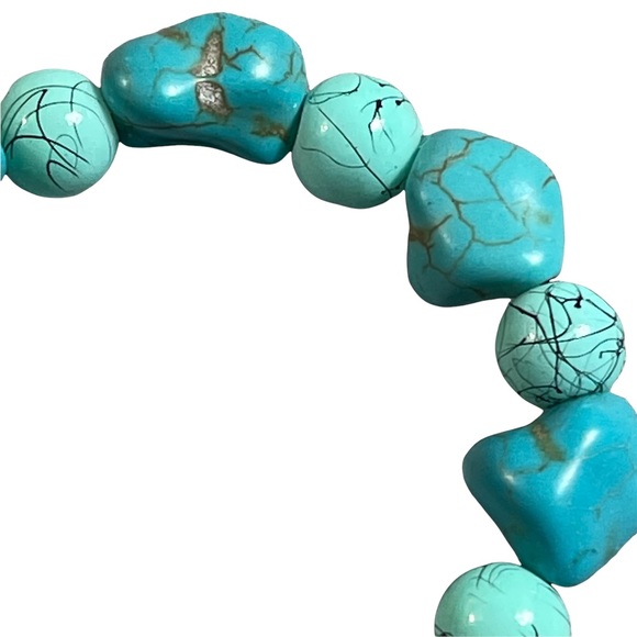 Turquoise dyed howlite, & turquoise round glass beaded bracelet NEW - Picture 4 of 6